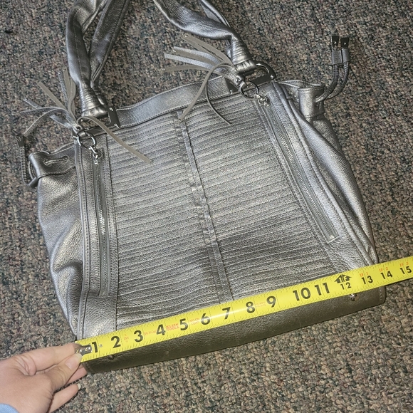 B. Makowsky Elegant Silver Women's Shoulder Bag - Picture 10 of 13